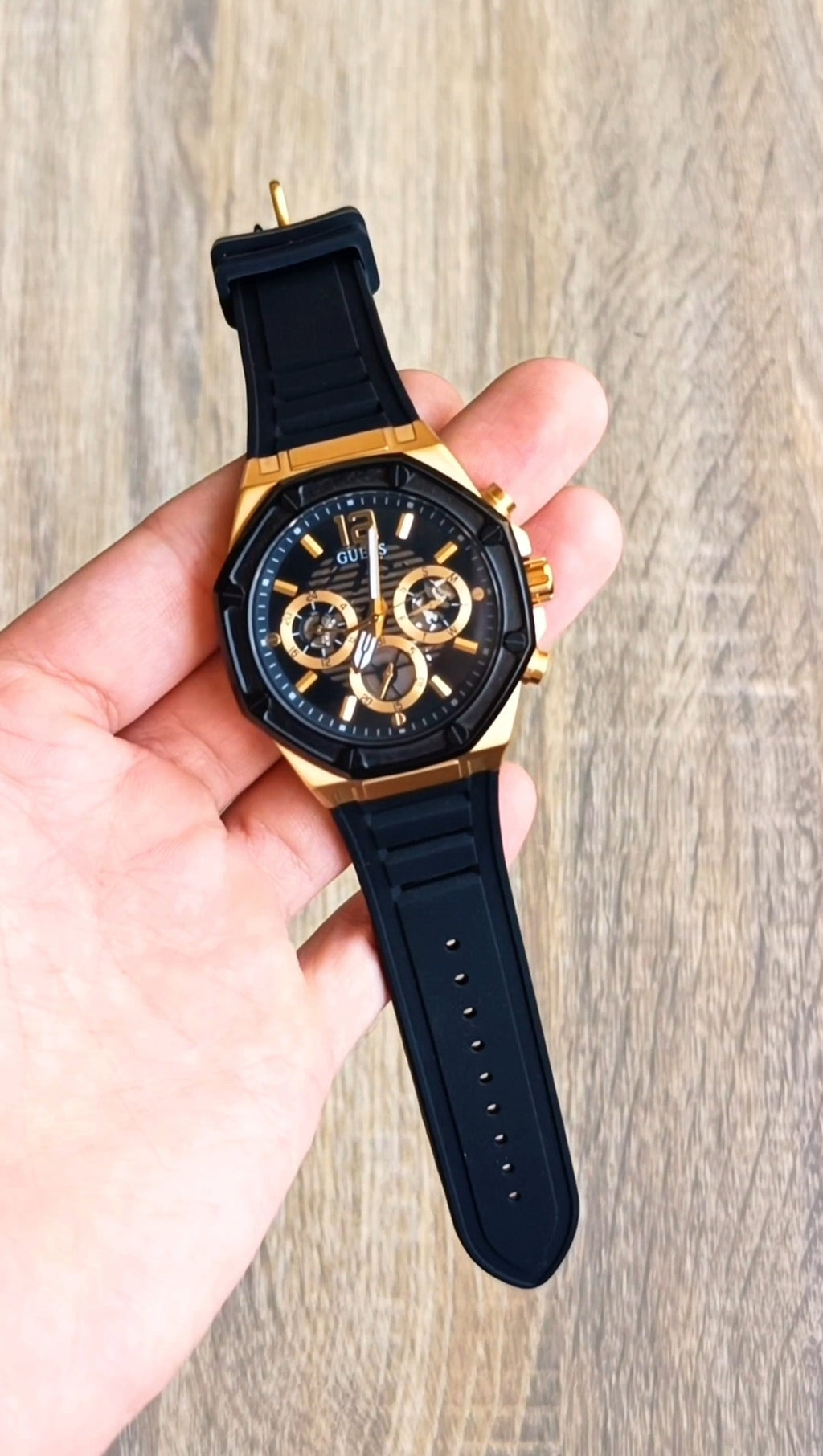 Guess GW0263G1