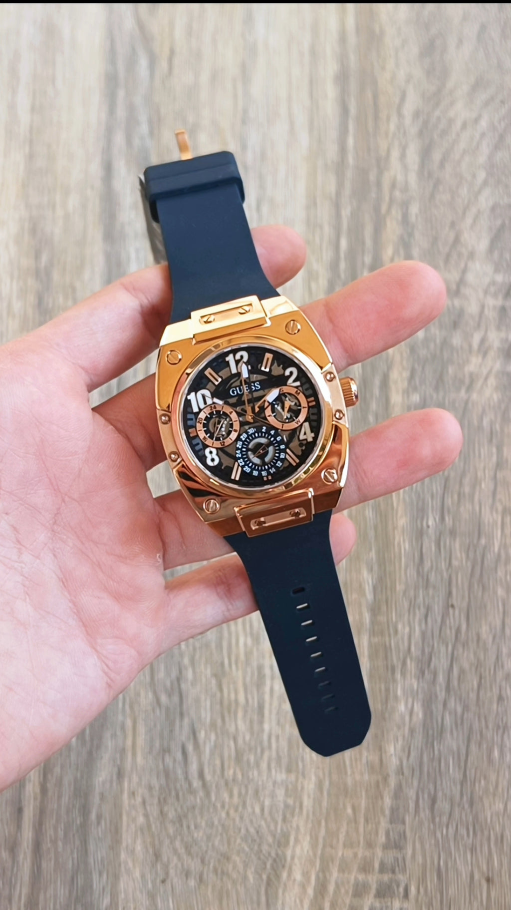 Guess GW0569G3