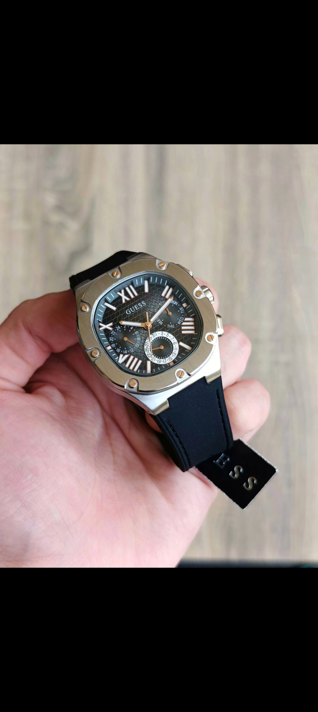 Guess GW0571G1