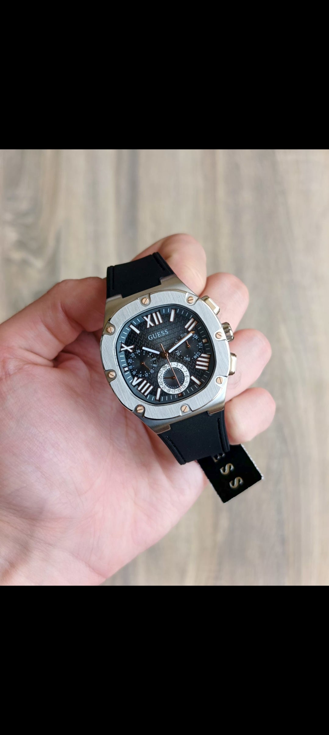 Guess GW0571G1