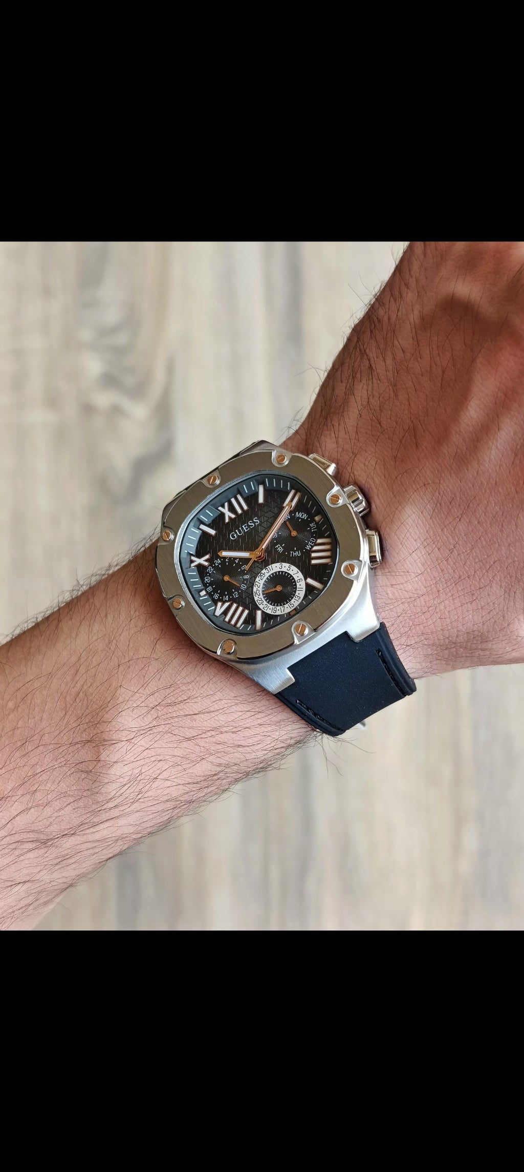 Guess GW0571G1