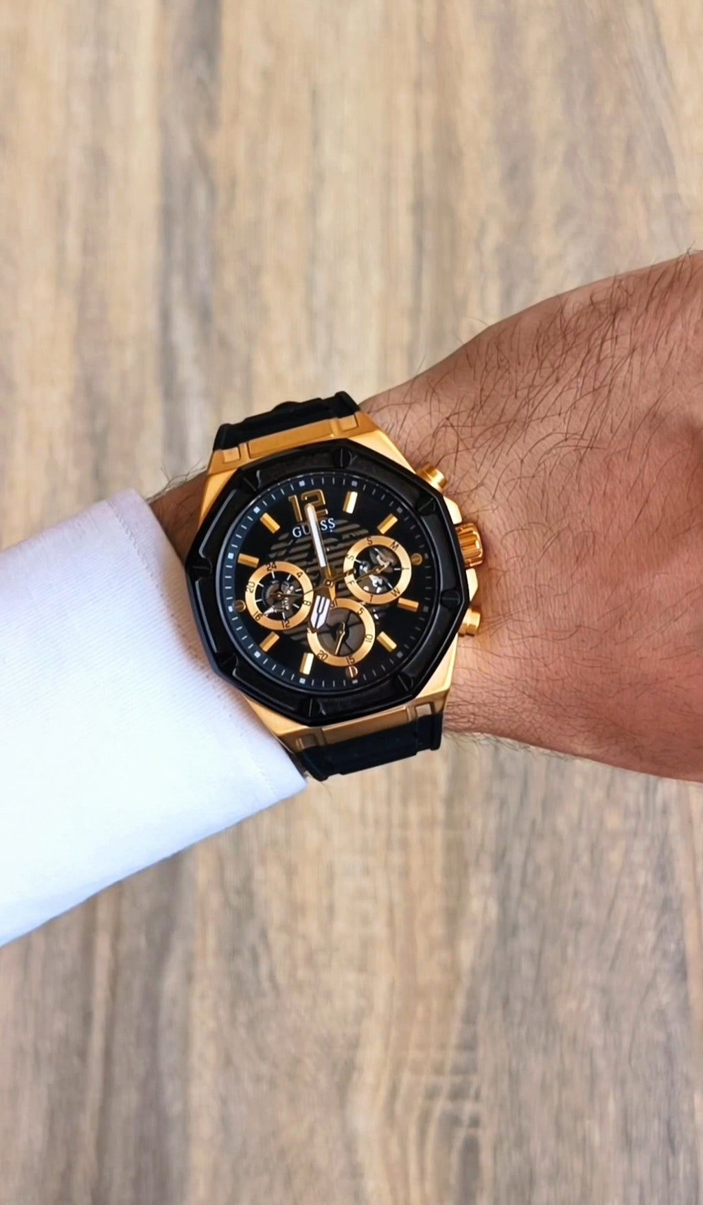 Guess GW0263G1