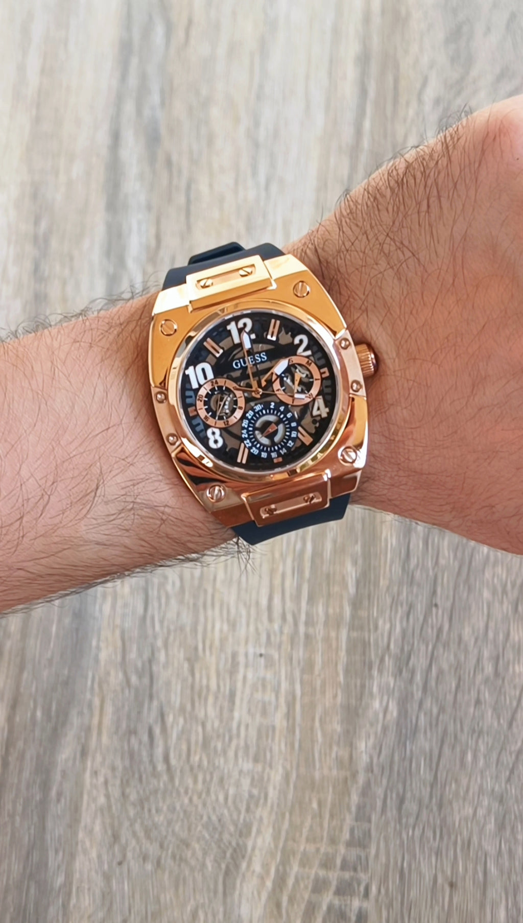 Guess GW0569G3